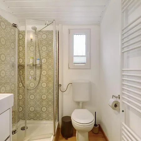 Tiny House Im Gruenen بيت للعطل *